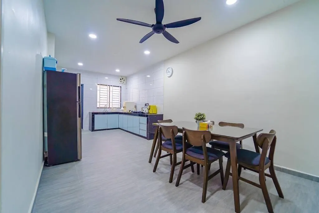 Holiday home 668Homestaytmn Sentosa大丰18Bed Near Mid Valley Johor Bahru